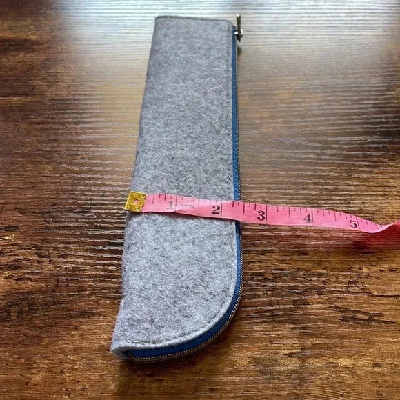 NEW SKAGEN Gray Felt Watch Protector Travel Zippered Pouch - Picture 5 of 5